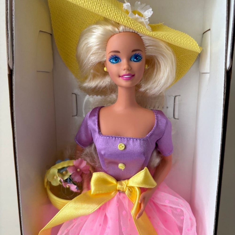 1995 Spring Blossom Barbie Special Edition Avon Exclusive First in Series 15201‎